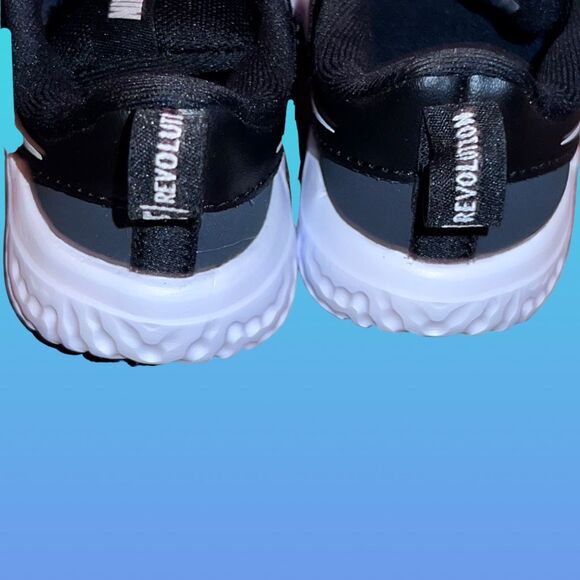 NWOB Toddler Nike Revolution 6 Hook N Loop Running Shoes Size 4C - Picture 3 of 6